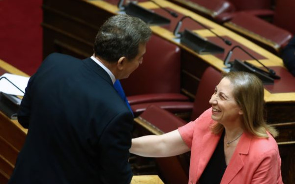 Τα πηγαδάκια της νέας Βουλής (photos)