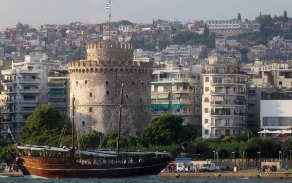 Αναστάτωση για 49 επιβάτες του "Αραμπέλλα" που έπλεε ακυβέρνητο στον Θερμαϊκό