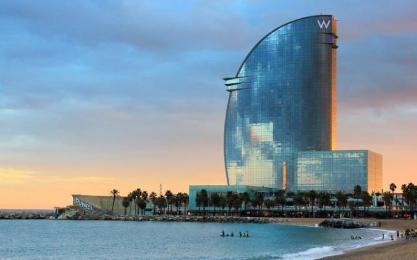 Ισπανία: Τέλος στις ενοικιάσεις διαμερισμάτων βάζει η Βαρκελώνη