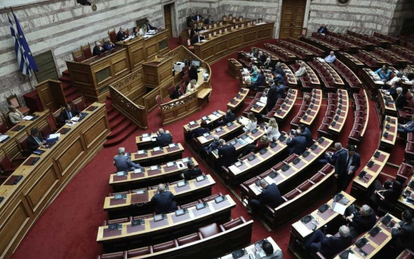 Ψηφίστηκε από τη Βουλή το σχέδιο «ΗΡΑΚΛΗΣ»