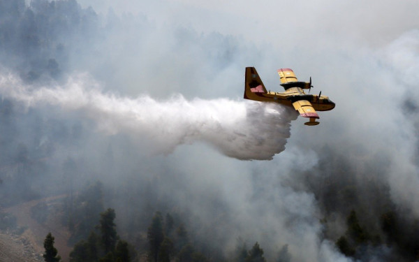 Καβάλα: Φωτιά σε αγροτοδασική έκταση στη Νέα Πέραμο - Eπιχειρούν και εναέρια μέσα