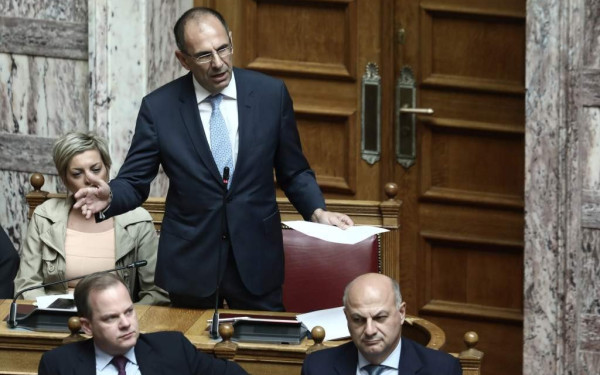 Ο Γιώργος Γεραπετρίτης αναλαμβάνει τις επαφές της κυβέρνησης με ΦΙΦΑ και ΟΥΕΦΑ