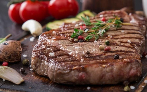 Καλπάζουν οι αυξήσεις στο κρέας τα τελευταία χρόνια: «Πετάει» το μοσχαράκι