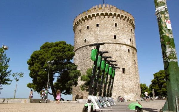 Θεσσαλονίκη: Πού και πώς θα κυκλοφορούν τα πατίνια, το όριο ταχύτητας, οι χώροι στάθμευσης, τα πρόστιμα