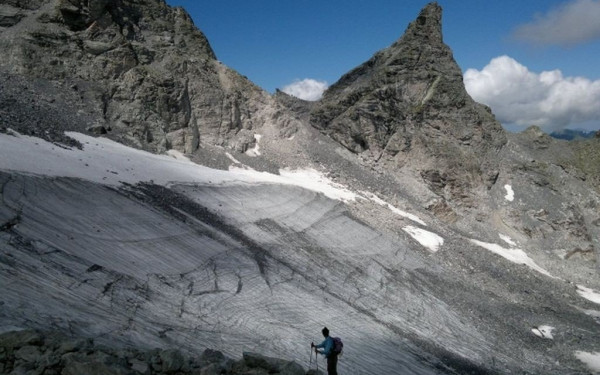 Συναγερμός: Οι ελβετικοί παγετώνες ουδέποτε έλιωναν τόσο γρήγορα
