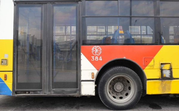 Πανικόβλητοι επιβάτες έσπασαν τα τζάμια για να βγουν από λεωφορείο στα Λαγυνά Πανικόβλητοι επιβάτες έσπασαν τα τζάμια για να βγουν από λεωφορείο στα Λαγυνά