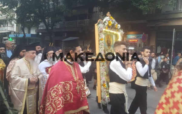 Η Θεσσαλονίκη υποδέχθηκε την Τίμια Κάρα του Αγίου Ιωάννου του Χρυσοστόμου (Βίντεο - Φωτ.)