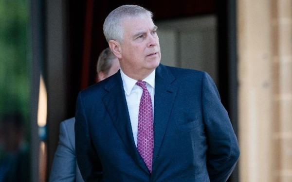 Αγγλία: Συμφορά για τον «πρίγκιπα» Άντριου - Ο Κάρολος του αφαίρεσε όλους τους τίτλους και τον έκανε... θνητό