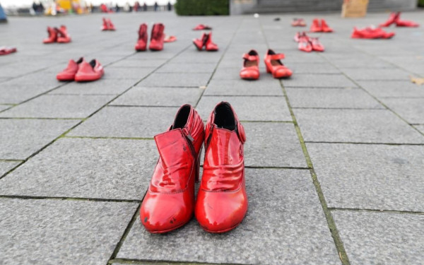 Πενήντα γυναικοκτονίες την εβδομάδα μετρά η ΕΕ 