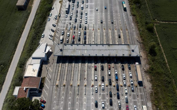 Έξοδος Πάσχα: Αυξημένη κίνηση στα διόδια των Μαλγάρων - Ανοίγουν τις μπάρες για να αποσυμφορηθεί η κίνηση