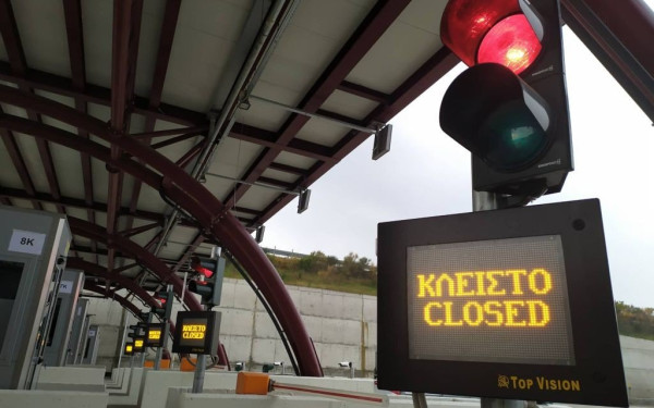 Θεσσαλονίκη: Δεν άνοιξαν τις μπάρες στα διόδια Ωραιοκάστρου οι αγρότες - Προειδοποιήθηκαν με διώξεις