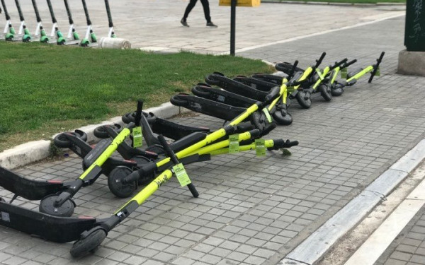 Θεσσαλονίκη: Όλοι οι έλεγχοι της Δημοτικής Αστυνομίας έδειξαν παραβάσεις στα ηλεκτρικά πατίνια