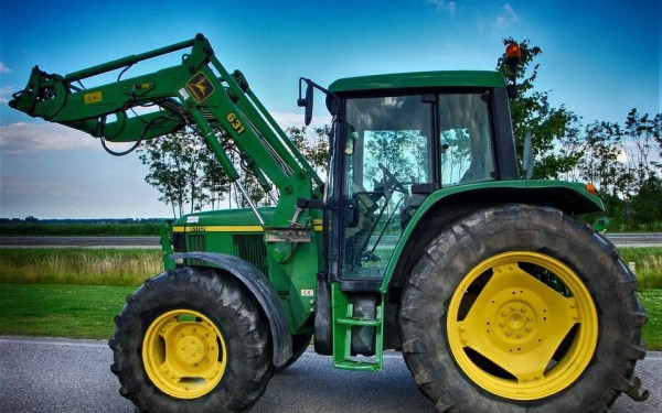 Καλάβρυτα: Νεκρός 60χρονος που καταπλακώθηκε από το τρακτέρ του