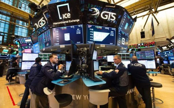 Στο «κόκκινο» Wall Street και Ευρώπη – Φόβοι για νέα πετρελαϊκή κρίση με το Μπρεντ να αγγίζει τα 80 δολάρια