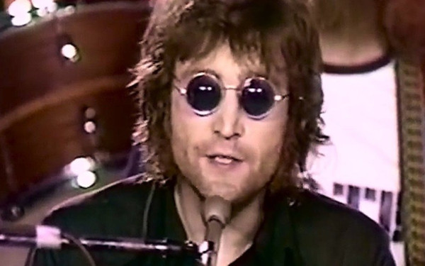 Σε δημοπρασία τα θρυλικά στρογγυλά γυαλιά ηλίου του Τζον Λένον