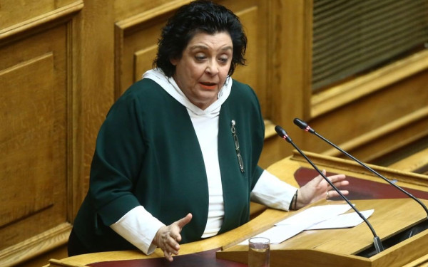Λιάνα Κανέλλη: Έπαθε ράγισμα στην περόνη μετά την πτώση στο πλατό Λιάνα Κανέλλη: Έπαθε ράγισμα στην περόνη μετά την πτώση στο πλατό