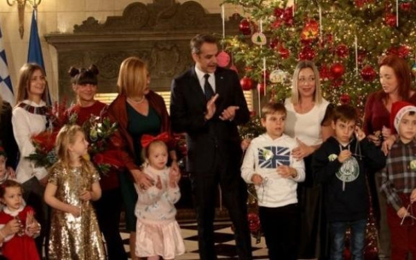 Κάλαντα των Χριστουγέννων στον πρωθυπουργό