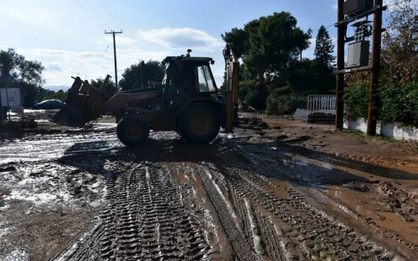 Τραγωδία στην Εύβοια: Άνδρας καταπλακώθηκε από τρακτέρ (φωτ.)