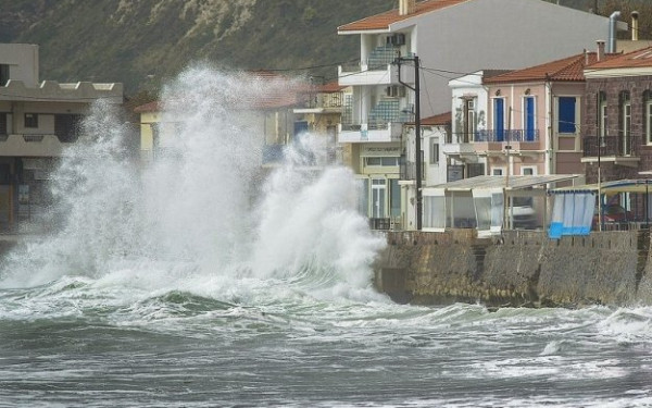 Υποχωρεί ο μεσογειακός κυκλώνας, βελτιώνεται σταδιακά ο καιρός 