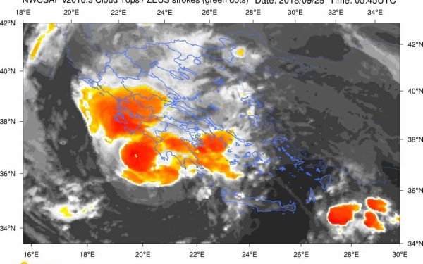 Εξασθενεί ο μεσογειακός κυκλώνας αλλά παραμένει επικίνδυνος