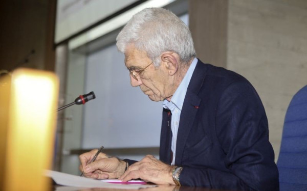 Ο Γιάννης Μπουτάρης αποκαλύπτεται - Η εξομολόγησή του στο TEDxAcademy 2013 (βίντεο)