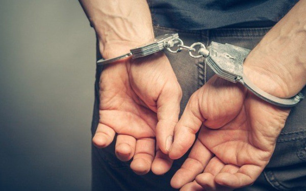Σύλληψη διωκόμενου για πλαστογραφία: «Έσβηνε» οφειλέτες από τον «Τειρεσία» Σύλληψη διωκόμενου για πλαστογραφία: «Έσβηνε» οφειλέτες από τον «Τειρεσία»
