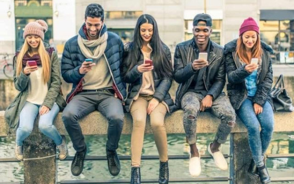 Είναι το smartphone το τσιγάρο της εποχής μας;