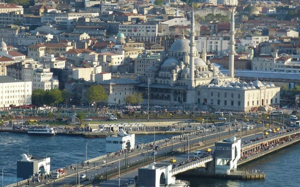 Ένοπλος άνοιξε πυρ κατά αστυνομικών στην Κωνσταντινούπολη - 2 τραυματίες