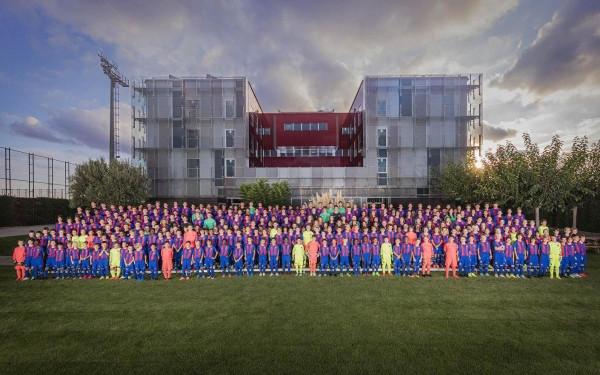 La Masia: Μία αγροικία που παράγει ποδόσφαιρο (βίντεο)