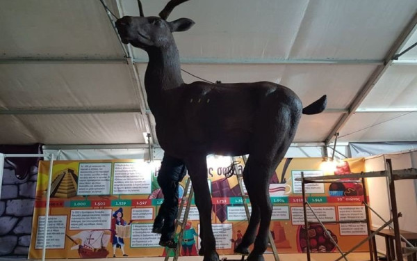 Κατερίνη: Σοκολατένιο ελάφι για ρεκόρ Γκίνες (Φωτ.)