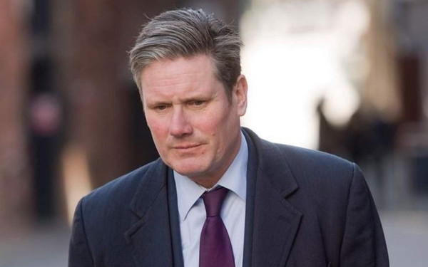 Ο Βρετανός πρωθυπουργός πήρε αεροπλάνο για το Παρίσι λόγω του «χάους» στον σιδηρόδρομο