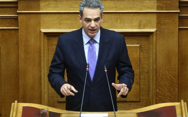 Σάλος από τη δήλωση Συρίγου για τις φασιστικές επιθέσεις σε σχολεία της Θεσσαλονίκης (βίντεο)