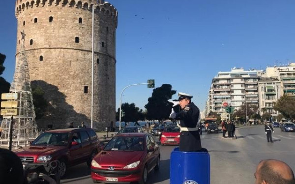  Ο τροχονόμος στο… βαρέλι επέστρεψε στο κέντρο της  Θεσσαλονίκης