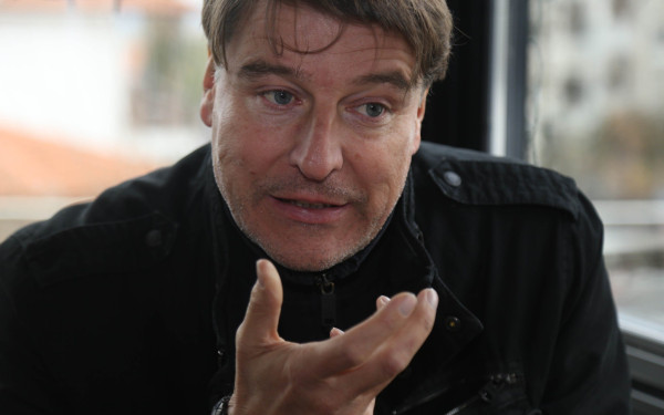 Μίχαελ Ένινγκ: Συζήτηση για ποδόσφαιρο και πολιτική με έναν αυθεντικό κοσμοπολίτη