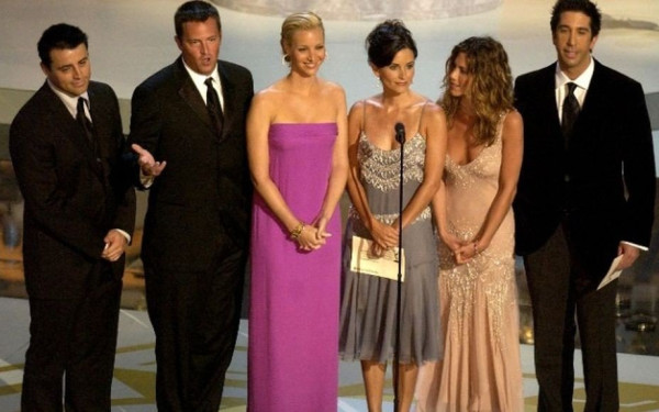 Αναβάλλεται προς το παρόν η επανένωση για τα "Φιλαράκια"