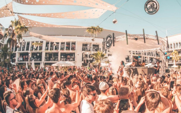 Παγκόσμιος τουρισμός: Ελάχιστη ανάκαμψη το 2021 - Μακριά ακόμη τα προ πανδημίας επίπεδα