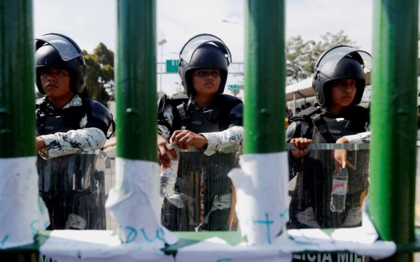 ΗΠΑ: Χιλιάδες αστυνομικοί και στρατιώτες στα σύνορα με το Μεξικό