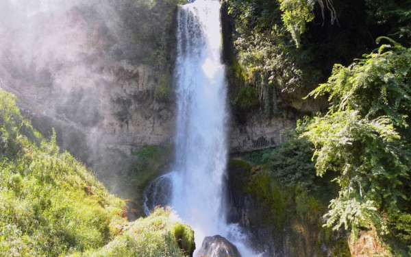 Έδεσσα: Αυτοκτόνησε πηδώντας από τους καταρράκτες  Έδεσσα: Αυτοκτόνησε πηδώντας από τους καταρράκτες