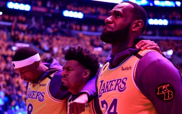 Συγκλονιστικές στιγμές στο "αντίο" των Λέικερς στον Κόμπι Μπράιαντ (photos+video)