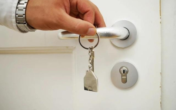 Θεσσαλονίκη: Αγκαλιάζοντας εκείνους που ζουν στο περιθώριο - Από το πεζοδρόμιο σε σπίτι μέσω κοινωνικών προγραμμάτων