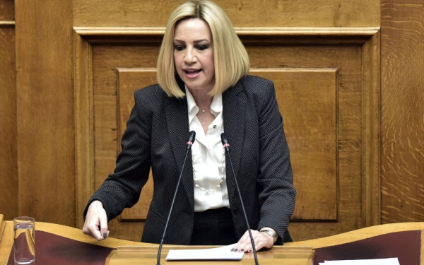 «Πυρά» Γεννηματά κατά ΣΥΡΙΖΑ για το σποτ με τους δημοσιογράφους