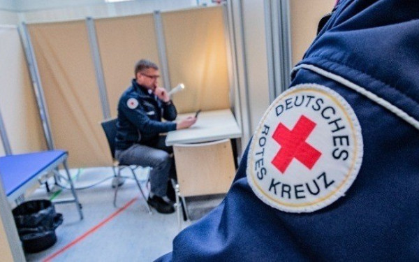 Γερμανός υπουργός υγείας: Νέο πανδημικό κύμα το φθινόπωρο - Τον Σεπτέμβριο τα προσαρμοσμένα εμβόλια