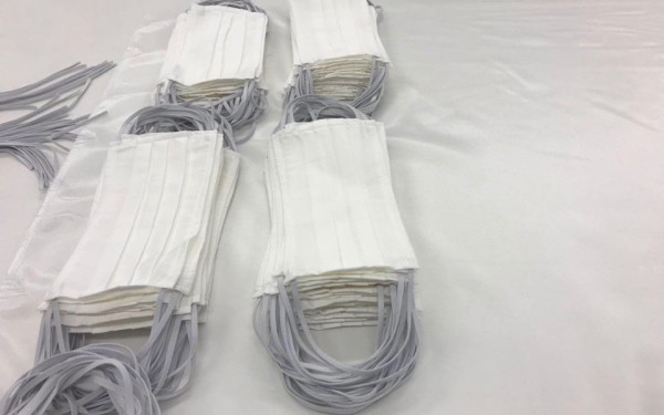 Θεσσαλονίκη: Υφασμάτινες χειροποίητες μάσκες για να καλυφθεί το κενό της αγοράς