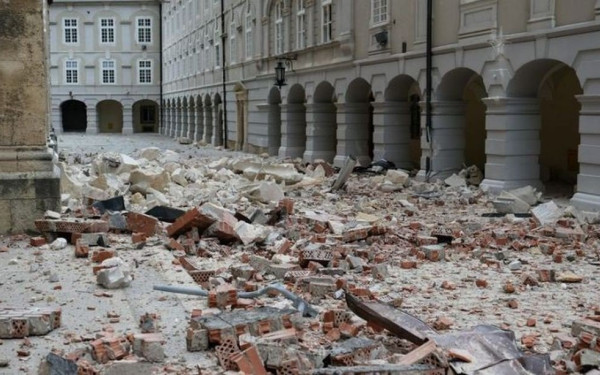 Κτήρια «τρέμουν» από το σεισμό των 5,3 R στην Κροατία (βίντεο)