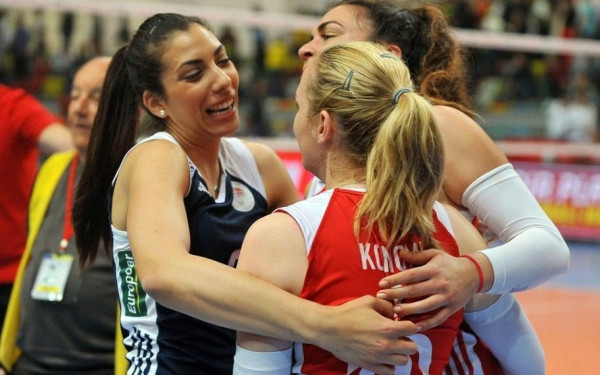 Μένουμε σπίτι: Η βολεϊμπολίστρια Κωνσταντίνα Βλαχάκη παρουσιάζει ασκήσεις γυμναστικής (video)