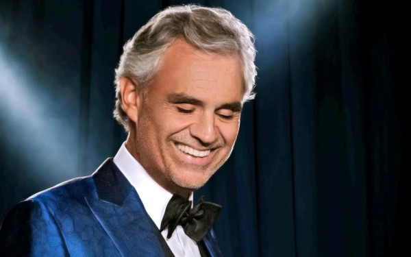 Ο Αντρέα Μποτσέλι τραγούδησε στο Ντουόμο του Μιλάνου (βίντεο)