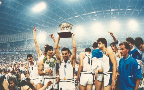 «Είμαστε πια πρωταθλητές»: Το έπος του 1987 ξαναζωντανεύει (βίντεο)