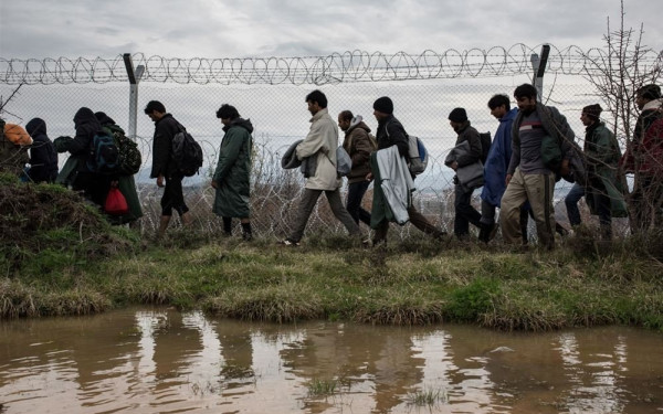 «Θολή» απάντηση Μηταράκη στους N.Y. Times για τα περί επαναπροωθήσεων μεταναστών
