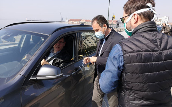 Χιλιάδες μάσκες και ασπίδες προστασίας μοιράζει ο Ιατρικός Σύλλογος Θεσσαλονίκης (Φωτ.)