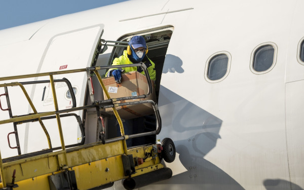 Κορονοϊός: Καναδάς Vs ΗΠΑ για 3 εκατομμύρια μάσκες